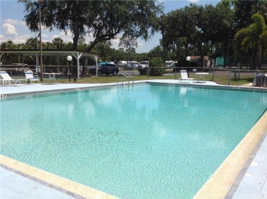 1996 MOBILE HOME IN ACTIVE 55+ COMMUNITY. FURNISHED one bedroom on River Run Golf Links in Florida - for sale on GolfHomes.com, golf home, golf lot