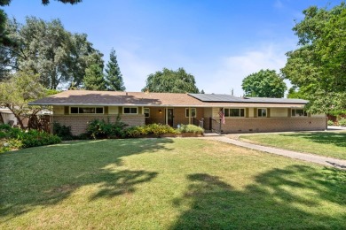 Welcome to this great home offering the perfect blend of charm on Sunnyside Country Club in California - for sale on GolfHomes.com, golf home, golf lot