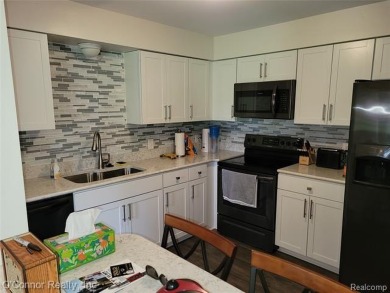What a outstanding condo in the city of Marysville. Don't miss on Marysville Golf Course in Michigan - for sale on GolfHomes.com, golf home, golf lot