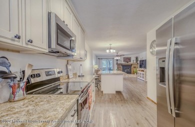 Beautiful 3 bedroom, 3.5 bath condo in Innsbrook Village! The on Innsbrook Village Country Club in New Mexico - for sale on GolfHomes.com, golf home, golf lot