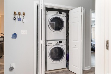 This is a first-floor, fully-furnished 3-bedroom/2-bathroom on Arrowhead Country Club in South Carolina - for sale on GolfHomes.com, golf home, golf lot