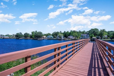 This is a first-floor, fully-furnished 3-bedroom/2-bathroom on Arrowhead Country Club in South Carolina - for sale on GolfHomes.com, golf home, golf lot