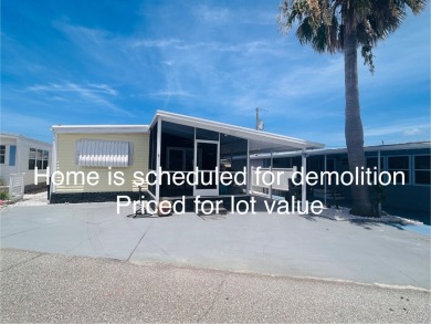 Your soon to be blank slate awaits.  Picture shows a home, but on Sara Bay Country Club in Florida - for sale on GolfHomes.com, golf home, golf lot