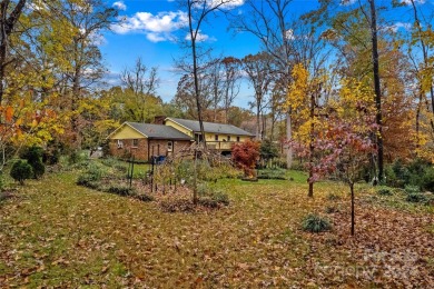 This 3 bedroom, 3 bath home is located in a well-established on Statesville Country Club in North Carolina - for sale on GolfHomes.com, golf home, golf lot