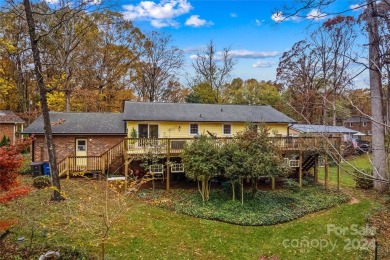 This 3 bedroom, 3 bath home is located in a well-established on Statesville Country Club in North Carolina - for sale on GolfHomes.com, golf home, golf lot