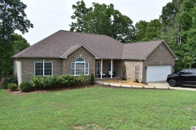 This beautifully decorated, single-level home is located above on Arrowhead Golf Club in Kentucky - for sale on GolfHomes.com, golf home, golf lot