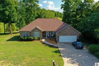 This beautifully decorated, single-level home is located above on Arrowhead Golf Club in Kentucky - for sale on GolfHomes.com, golf home, golf lot