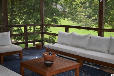 This beautifully decorated, single-level home is located above on Arrowhead Golf Club in Kentucky - for sale on GolfHomes.com, golf home, golf lot