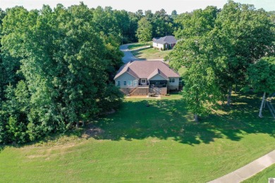 This beautifully decorated, single-level home is located above on Arrowhead Golf Club in Kentucky - for sale on GolfHomes.com, golf home, golf lot