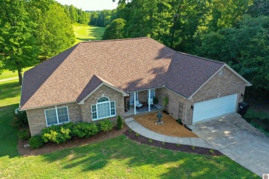 This beautifully decorated, single-level home is located above on Arrowhead Golf Club in Kentucky - for sale on GolfHomes.com, golf home, golf lot