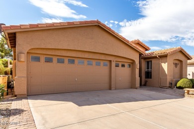 Versatile Spyglass Model w/ Golf Cart garage in the GATED, ADULT on Oakwood Golf Club  in Arizona - for sale on GolfHomes.com, golf home, golf lot