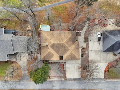 GOLF COURSE LIVING ON FAIRWAY 14! This well-maintained 3-bedroom on Holiday Island Golf Course in Arkansas - for sale on GolfHomes.com, golf home, golf lot