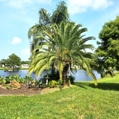 Reduced and Priced Right! This home is move-in ready! It has a on River Bend Golf Club in Florida - for sale on GolfHomes.com, golf home, golf lot