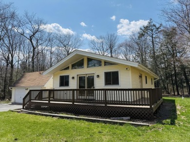 Charming 3-Bedroom Ranch Home in Amenity-Rich Pocono Farms on Pocono Farms Country Club in Pennsylvania - for sale on GolfHomes.com, golf home, golf lot