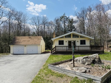 Charming 3-Bedroom Ranch Home in Amenity-Rich Pocono Farms on Pocono Farms Country Club in Pennsylvania - for sale on GolfHomes.com, golf home, golf lot