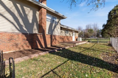 Great opportunity in the Oak Meadows subdivision!  Walking into on St. Andrews Golf and Country Club in Illinois - for sale on GolfHomes.com, golf home, golf lot