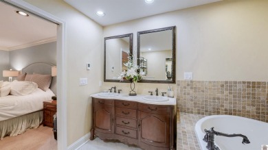 Luxury 2BR/2.5BA condo on the 15th green of Paducah Country Club on Country Club of Paducah in Kentucky - for sale on GolfHomes.com, golf home, golf lot