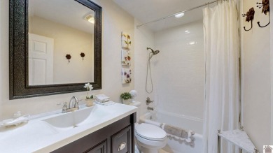 Luxury 2BR/2.5BA condo on the 15th green of Paducah Country Club on Country Club of Paducah in Kentucky - for sale on GolfHomes.com, golf home, golf lot
