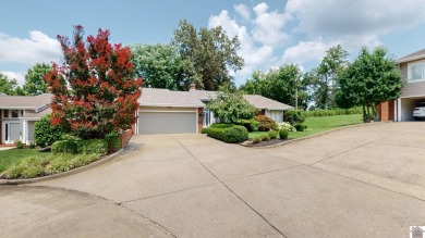 Luxury 2BR/2.5BA condo on the 15th green of Paducah Country Club on Country Club of Paducah in Kentucky - for sale on GolfHomes.com, golf home, golf lot