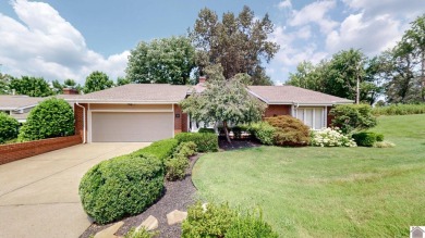 Luxury 2BR/2.5BA condo on the 15th green of Paducah Country Club on Country Club of Paducah in Kentucky - for sale on GolfHomes.com, golf home, golf lot
