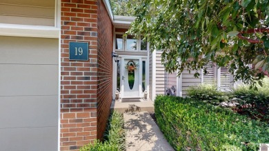 Luxury 2BR/2.5BA condo on the 15th green of Paducah Country Club on Country Club of Paducah in Kentucky - for sale on GolfHomes.com, golf home, golf lot