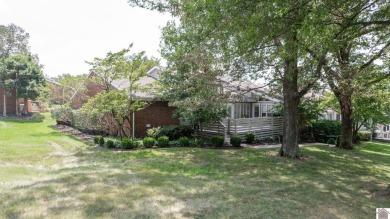 Luxury 2BR/2.5BA condo on the 15th green of Paducah Country Club on Country Club of Paducah in Kentucky - for sale on GolfHomes.com, golf home, golf lot