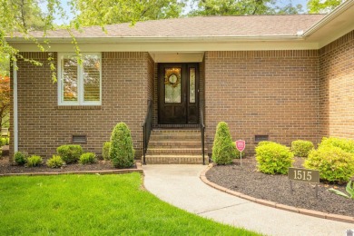 Welcome to this updated and pristine 3-bedroom 2.5-bathroom on Country Club of Paducah in Kentucky - for sale on GolfHomes.com, golf home, golf lot