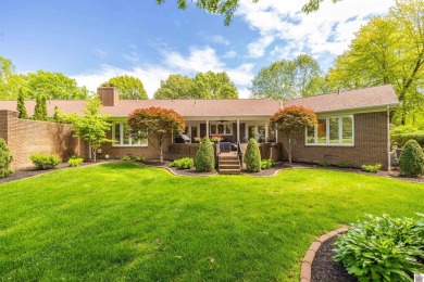 Welcome to this updated and pristine 3-bedroom 2.5-bathroom on Country Club of Paducah in Kentucky - for sale on GolfHomes.com, golf home, golf lot