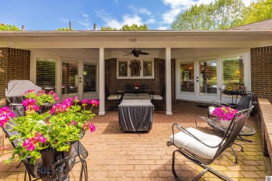 Welcome to this updated and pristine 3-bedroom 2.5-bathroom on Country Club of Paducah in Kentucky - for sale on GolfHomes.com, golf home, golf lot