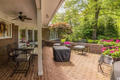 Welcome to this updated and pristine 3-bedroom 2.5-bathroom on Country Club of Paducah in Kentucky - for sale on GolfHomes.com, golf home, golf lot