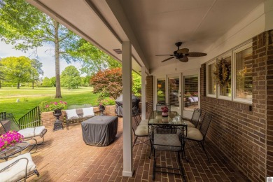 Welcome to this updated and pristine 3-bedroom 2.5-bathroom on Country Club of Paducah in Kentucky - for sale on GolfHomes.com, golf home, golf lot