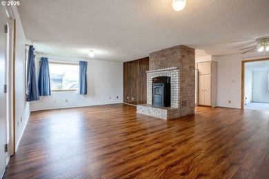 Beautiful and spacious 4 bedroom, 3 bath home located right on Mint Valley Golf Course in Washington - for sale on GolfHomes.com, golf home, golf lot