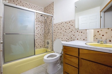 Beautiful and spacious 4 bedroom, 3 bath home located right on Mint Valley Golf Course in Washington - for sale on GolfHomes.com, golf home, golf lot