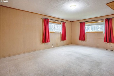 Beautiful and spacious 4 bedroom, 3 bath home located right on Mint Valley Golf Course in Washington - for sale on GolfHomes.com, golf home, golf lot