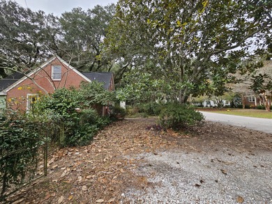 Fantastic opportunity in Riverland Terrace to create a showplace on Charleston Municipal Golf Course in South Carolina - for sale on GolfHomes.com, golf home, golf lot