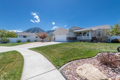 Welcome to this incredible Spanish Fork rambler, lovingly on Spanish Oaks Golf Course in Utah - for sale on GolfHomes.com, golf home, golf lot