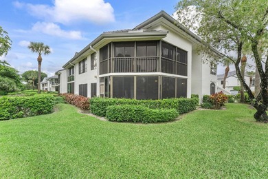 Beautifully renovated with all high-end finishes in the kitchen on  in Florida - for sale on GolfHomes.com, golf home, golf lot