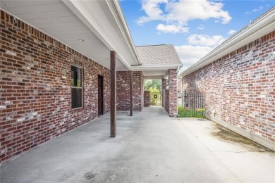 STUNNING 3/2 WITH NO CARPET, OPEN FLOOR PLAN, GRANITE, STAINLESS on Carter Plantation Golf Course in Louisiana - for sale on GolfHomes.com, golf home, golf lot