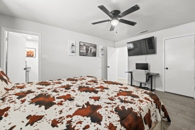 TALK ABOUT ADORABLE, THIS 3 BEDROOM/2 BATH/ 2 CAR GARAGE ON A on Hogan Park Golf Course in Texas - for sale on GolfHomes.com, golf home, golf lot