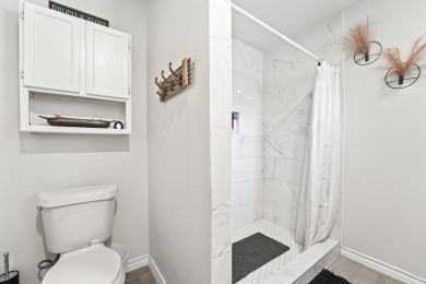 TALK ABOUT ADORABLE, THIS 3 BEDROOM/2 BATH/ 2 CAR GARAGE ON A on Hogan Park Golf Course in Texas - for sale on GolfHomes.com, golf home, golf lot