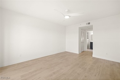 SELLER IS VERY MOTIVATED!!! Kelly Greens Golf & Country Club on Kelly Greens Golf and Country Club in Florida - for sale on GolfHomes.com, golf home, golf lot