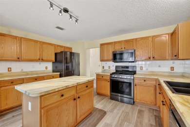 One or more photo(s) has been virtually staged. FANTASTIC 3/2 on The Links of Spruce Creek in Florida - for sale on GolfHomes.com, golf home, golf lot