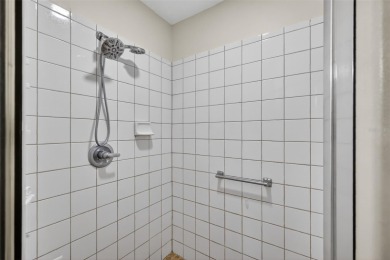 One or more photo(s) has been virtually staged. FANTASTIC 3/2 on The Links of Spruce Creek in Florida - for sale on GolfHomes.com, golf home, golf lot