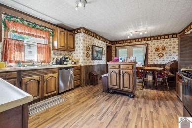 Charming three bedroom/2 bath house located in Country Club on Mayfield-Graves Country Club in Kentucky - for sale on GolfHomes.com, golf home, golf lot