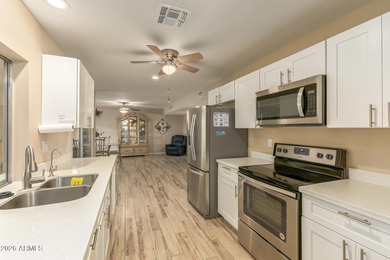 Beautiful 2-bedroom, 2-bath Gemini home in Sun City! Split floor on Sun City Lakes West and East in Arizona - for sale on GolfHomes.com, golf home, golf lot