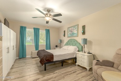 Beautiful 2-bedroom, 2-bath Gemini home in Sun City! Split floor on Sun City Lakes West and East in Arizona - for sale on GolfHomes.com, golf home, golf lot