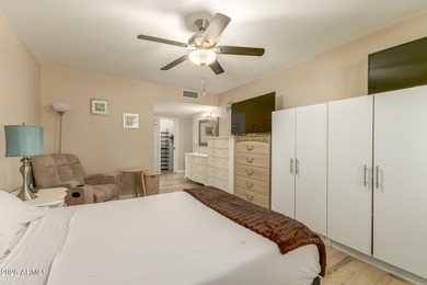 Beautiful 2-bedroom, 2-bath Gemini home in Sun City! Split floor on Sun City Lakes West and East in Arizona - for sale on GolfHomes.com, golf home, golf lot