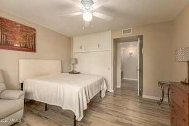 Beautiful 2-bedroom, 2-bath Gemini home in Sun City! Split floor on Sun City Lakes West and East in Arizona - for sale on GolfHomes.com, golf home, golf lot