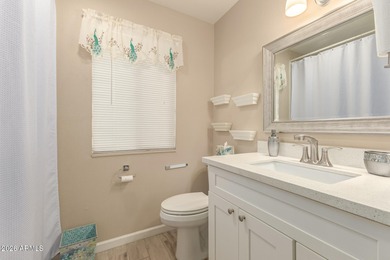 Beautiful 2-bedroom, 2-bath Gemini home in Sun City! Split floor on Sun City Lakes West and East in Arizona - for sale on GolfHomes.com, golf home, golf lot