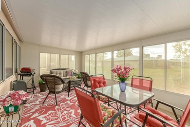 Beautiful 2-bedroom, 2-bath Gemini home in Sun City! Split floor on Sun City Lakes West and East in Arizona - for sale on GolfHomes.com, golf home, golf lot